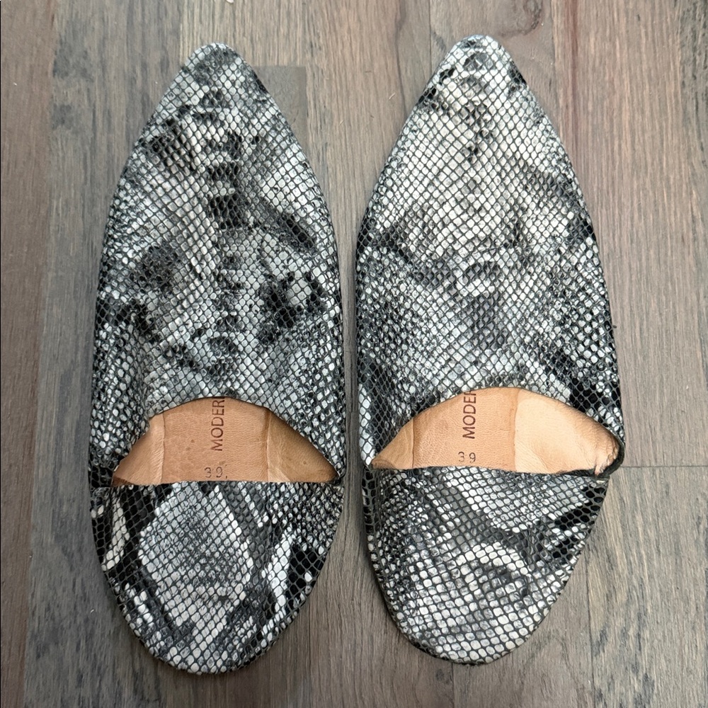 Snakeskin Patterned Women's Flats
